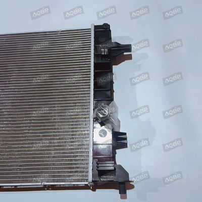 El tanque de agua MG3 gris de JAC Parts es perfecto para sus necesidades de refrigeración
