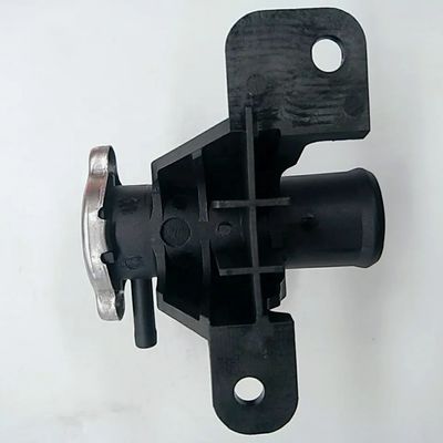 Instalación de automóviles JAC OE 1303120U1580 para el ensamblaje de relleno de refrigerante S5 de plástico refinado