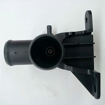 Instalación de automóviles JAC OE 1303120U1580 para el ensamblaje de relleno de refrigerante S5 de plástico refinado